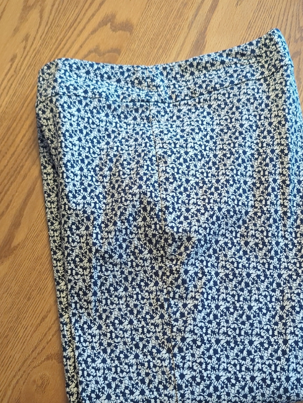 Women’s Navy Blue Floral Capris
